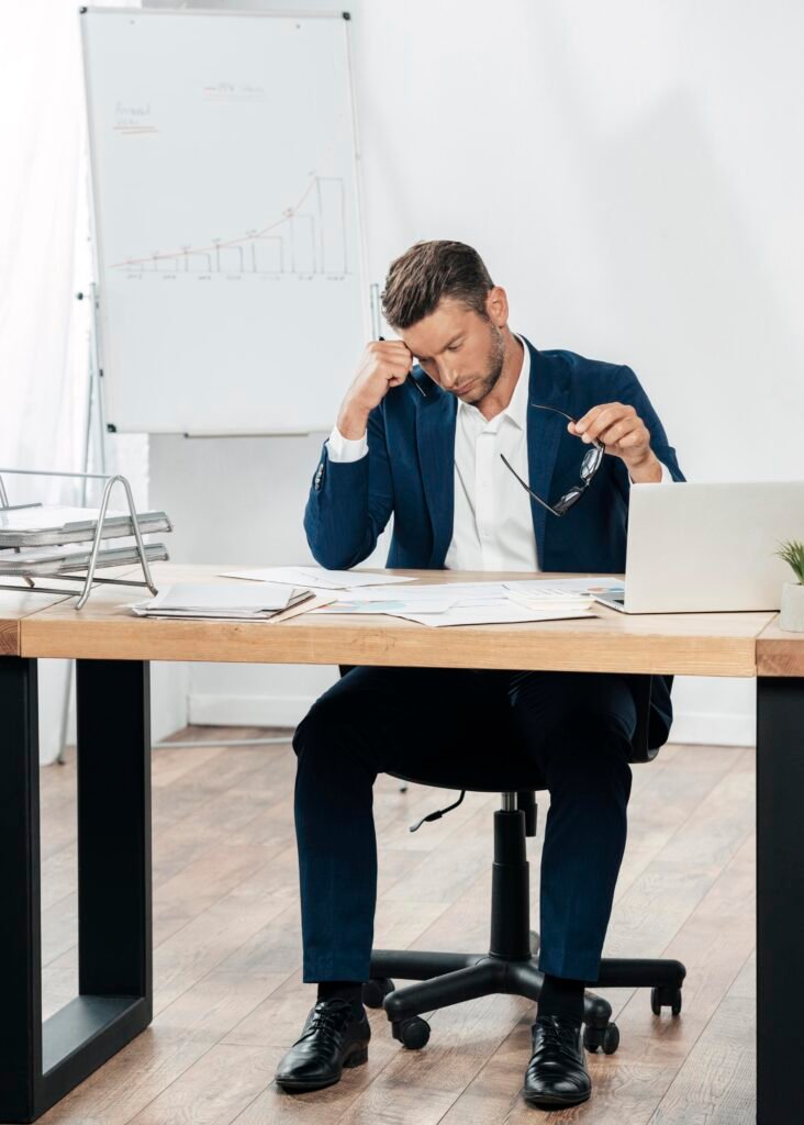 Frustrated user reading negative content and thinking of how to remove negative content