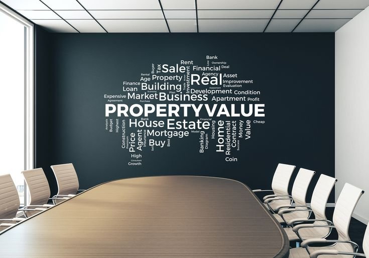 Real estate team reviewing agent rating platforms on a dashboard