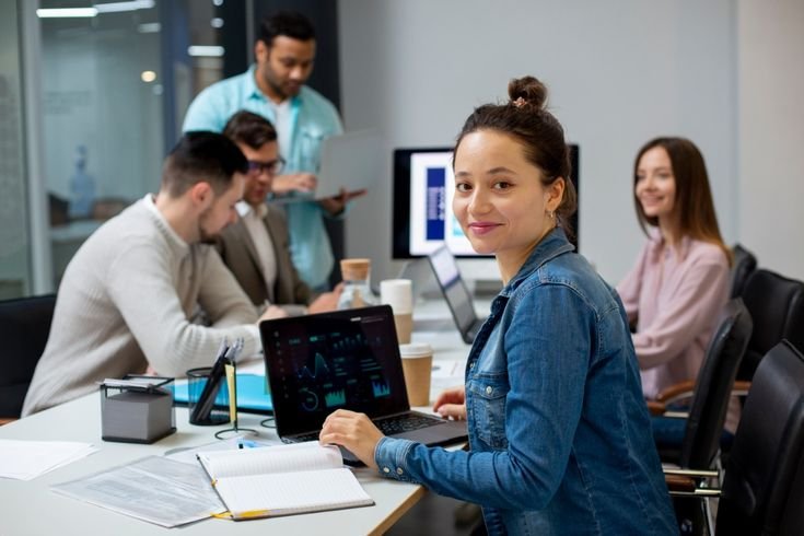 Team monitoring software review platforms on a dashboard